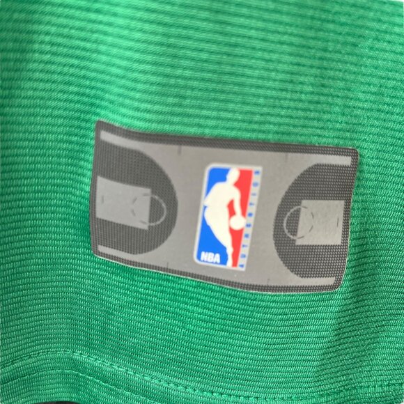 Boston Celtics Kyrie Irving #11 Fanatics V-Neck T-Shirt XL - Picture 4 of 4